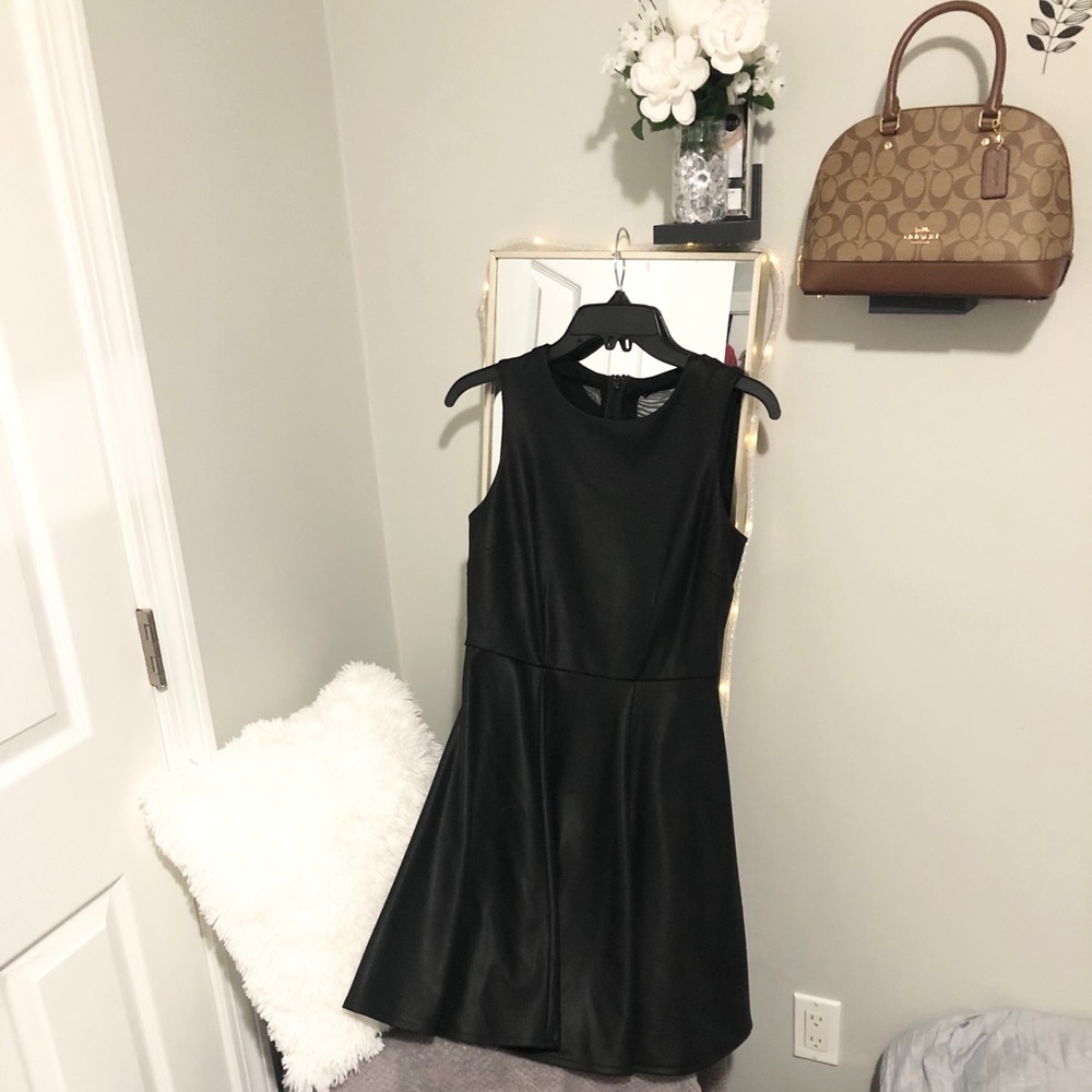 SALE‼️🎉🌹Pretty Sleeveless Black Dress🌹